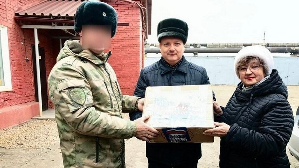 Жители Алтайского края передали новогодние подарки и гуманитарную помощь для росгвардейцев в зону СВО Фото №2