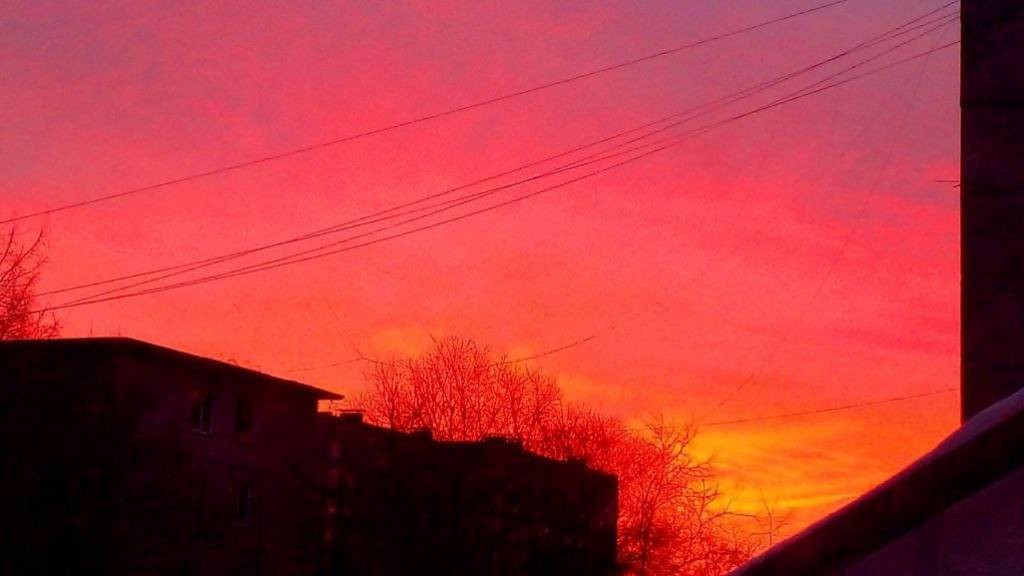 Жители Барнаула засняли красивый рассвет 5 января Фото №2