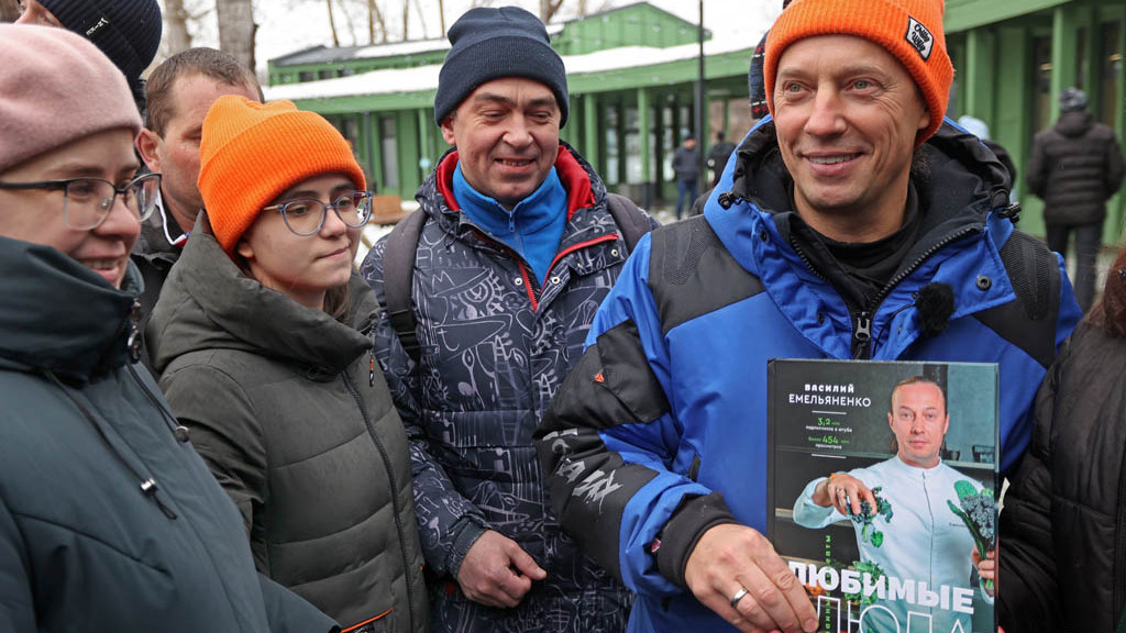 Как столичный шеф-повар бесплатно накормил жителей Барнаула Фото №1