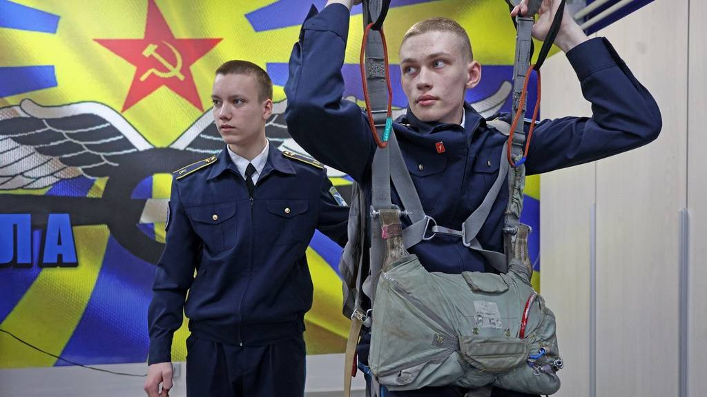 Алтайскую летную школу отремонтировали по федеральной программе Фото №1