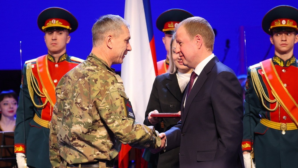 23 февраля в концертном зале «Сибирь» наградили участников СВО Фото №1
