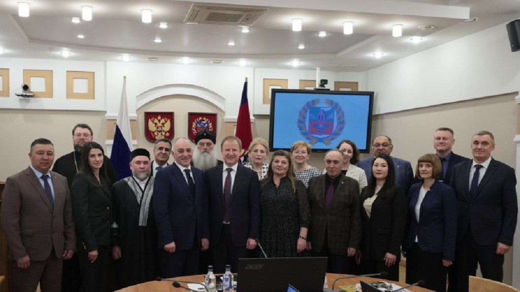 Виктор Томенко призвал к активному участию в реализации государственной национальной политики Фото №1