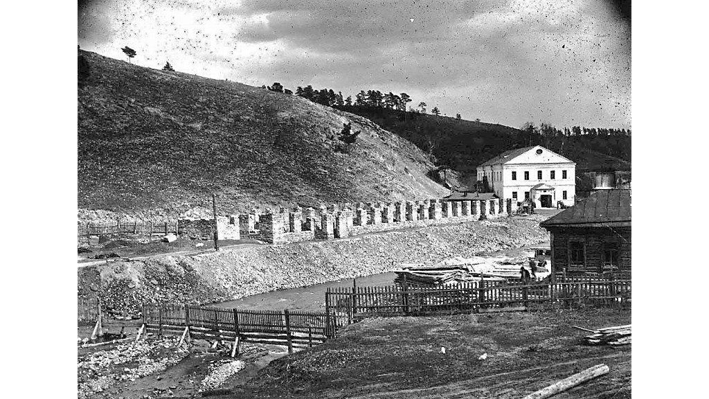 На фото: Колыванская фабрика на Алтае