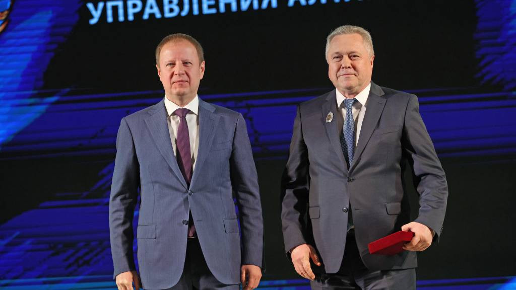 В Барнауле наградили лучших муниципальных служащих Фото №1
