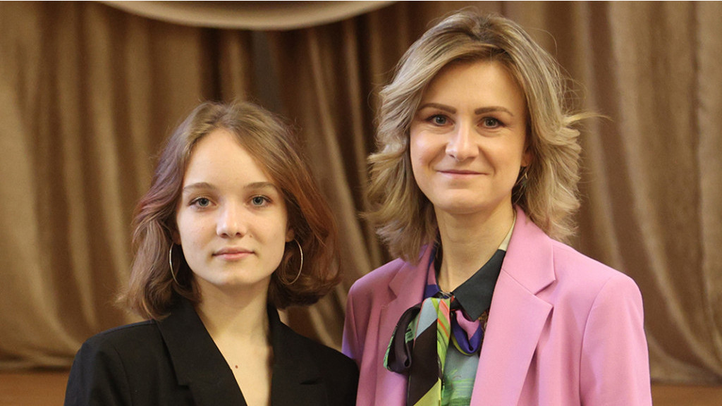 Как Мария Бутина вручала в Барнауле именные стипендии Фото №1