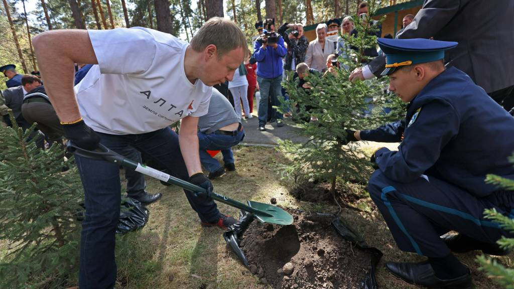 На территории Алтайского госпиталя ветеранов войн заложили Аллею Сильных Фото №1