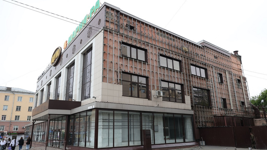 В Барнауле начали демонтировать ЦУМ Фото №1