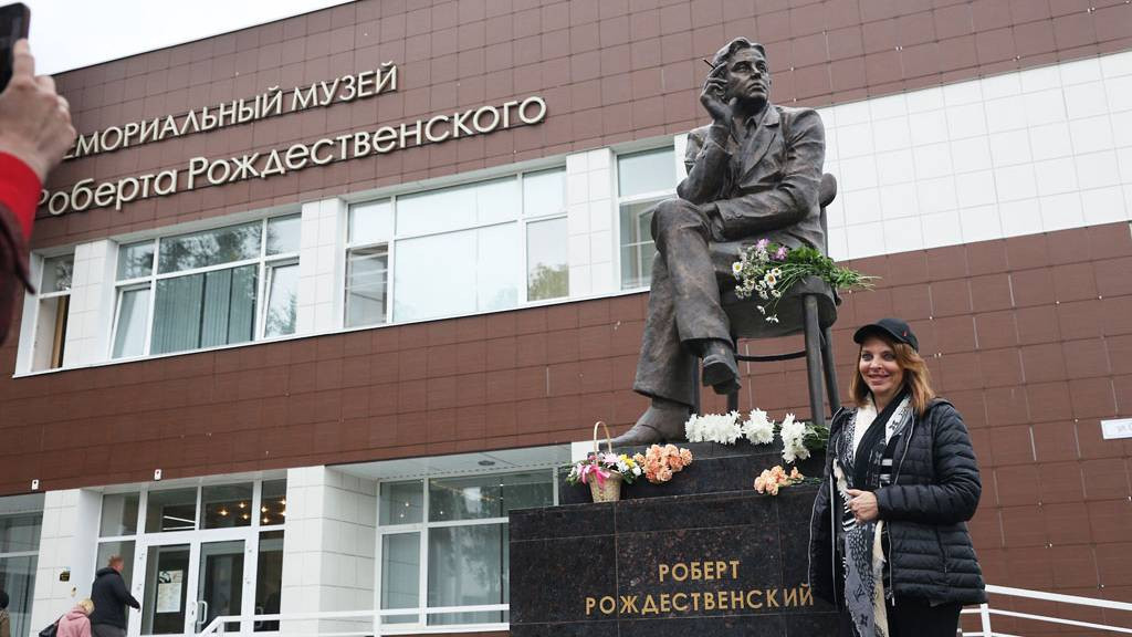 Как в Алтайском крае отметят день рождения Роберта Рождественского Фото №1