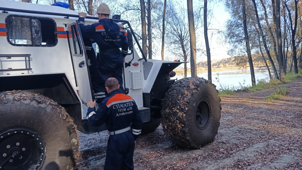 В Алтайском крае проводятся все необходимые меры для ликвидации прорыва дамбы в с. Шелаболиха Фото №2