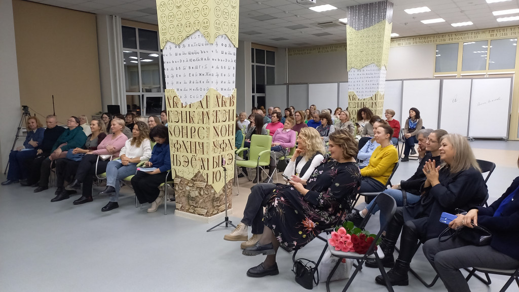 В Барнауле презентовали книгу двух авторов «Без оглядки на маму» Фото №2