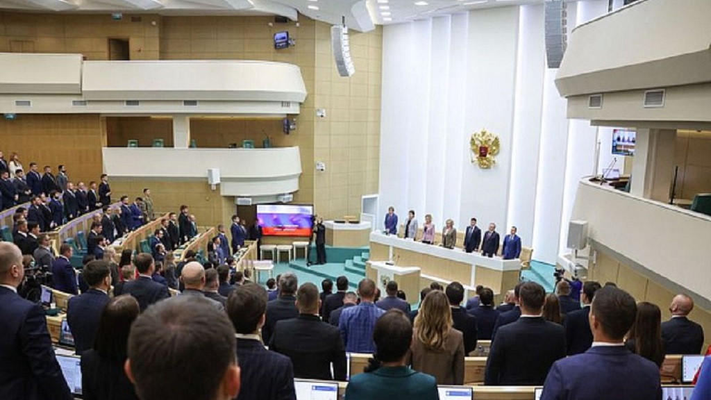 Артем Сафонов представил в Палате молодых законодателей закинициативу по созданию системы передвижных аптек Фото №1