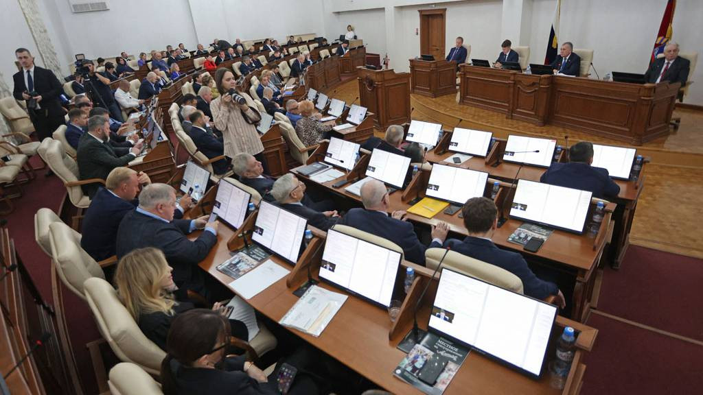 В Алтайском крае утвердили бюджет региона на 2025 год и плановый период 2026 и 2027 годов Фото №1