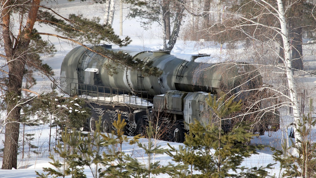 Виктор Томенко поздравил военнослужащих 35-й дивизии с Днем ракетных войск Фото №1