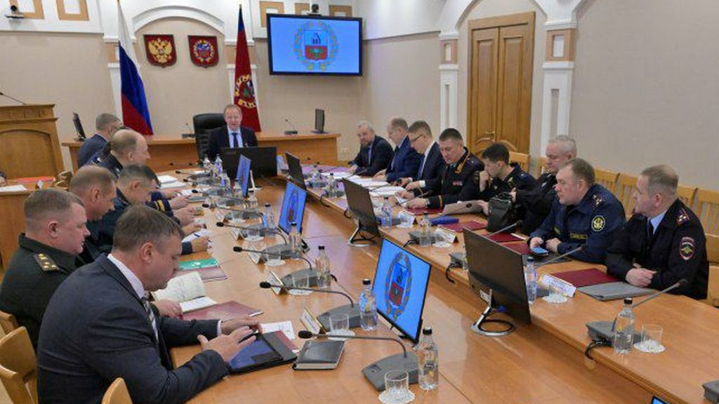 В Алтайском крае обсудили обеспечение общественного порядка в новогодние праздники Фото №1