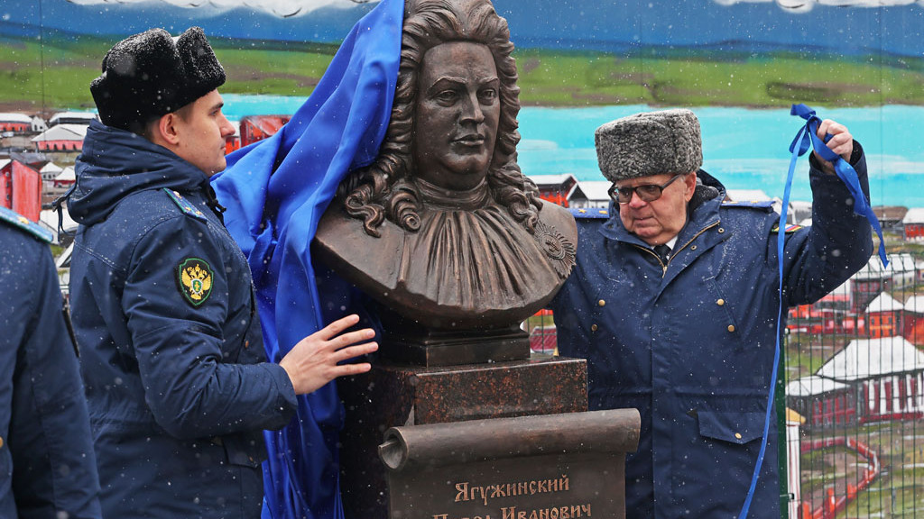 В Барнауле открыли памятник первому генерал-прокурору Российской империи Павлу Ягужинскому Фото №1