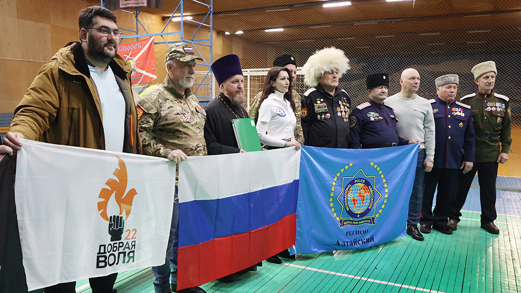Соревнования по спортивному метанию ножа собрали представителей казачьих обществ со всего Алтайского края Фото №1