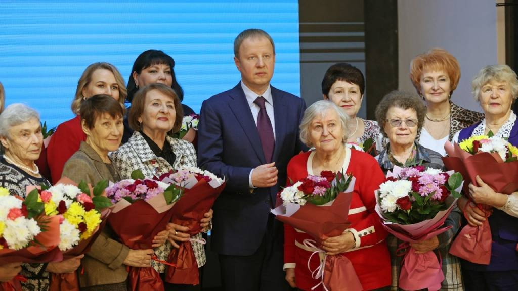 Виктор Томенко встретился с блокадницами Ленинграда Фото №1