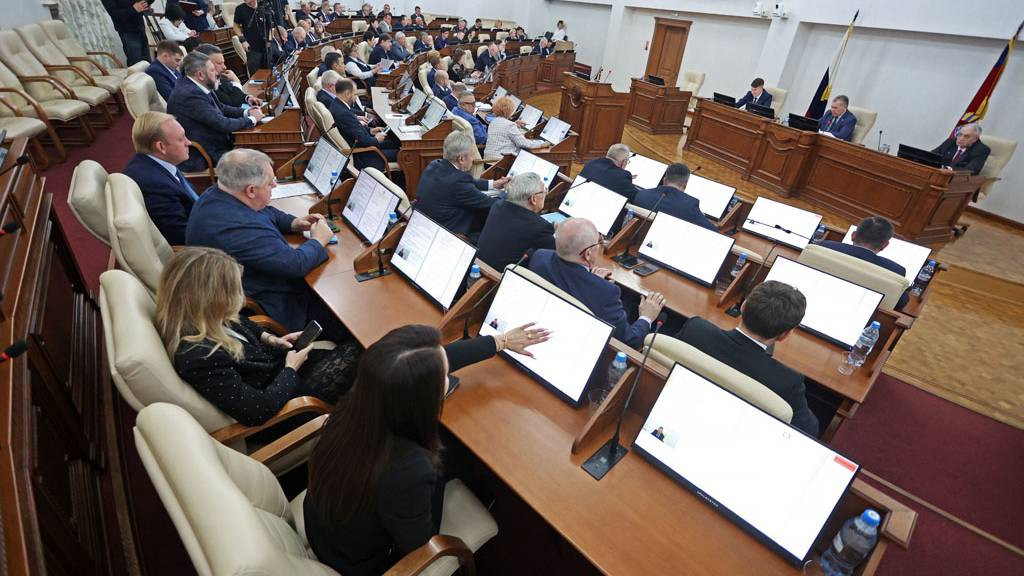 В 2025 году доходы бюджета Алтайского края составят 184 млн рублей Фото №1