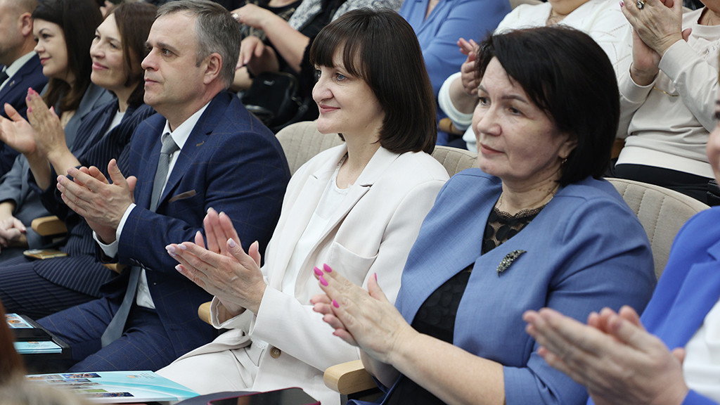 На зарплаты бюджетникам и индексацию соцвыплат в Алтайском крае дополнительно направят 2,8 млрд рублей Фото №2