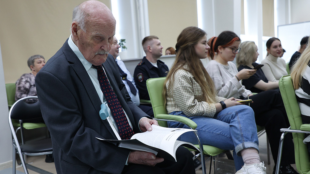 Лучшие книжные издания 2024 года выбрали в Алтайском крае Фото №2