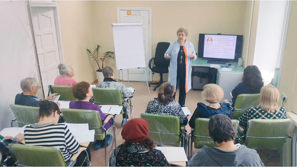 Алтайских родителей и детей научили конструктивно общаться Фото №1