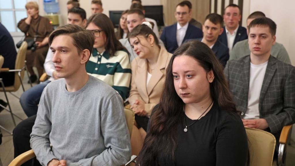 В Алтайском крае власти и фермеры обсудили развитие сельских территорий со студентами аграрного вуза Фото №2