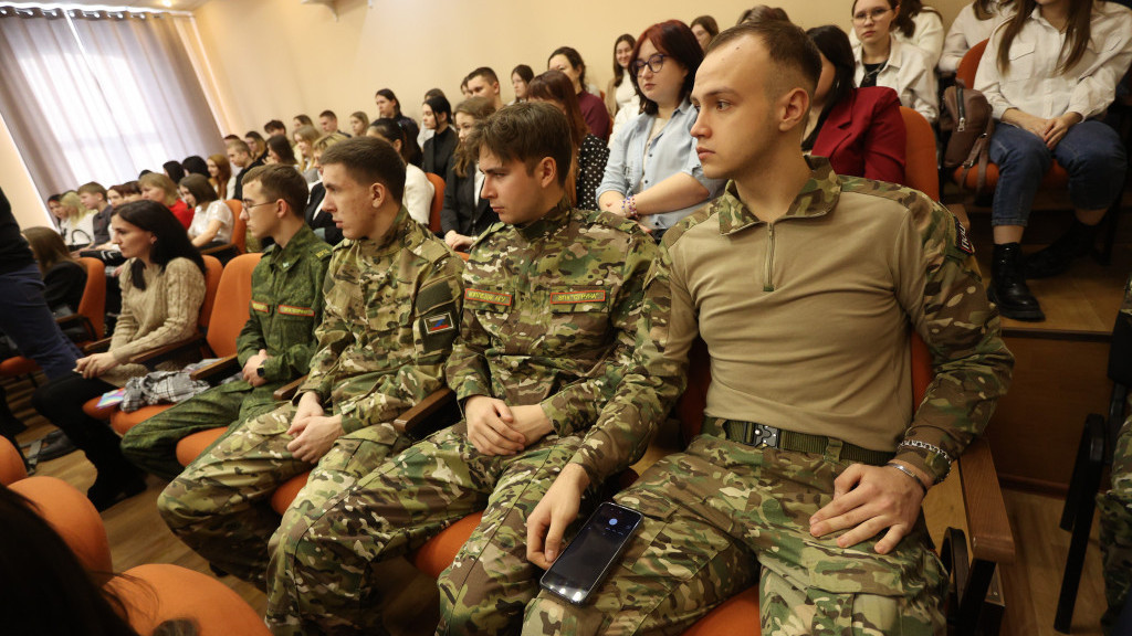 В Алтайском крае действуют меры поддержки для участников СВО и их семей Фото №1
