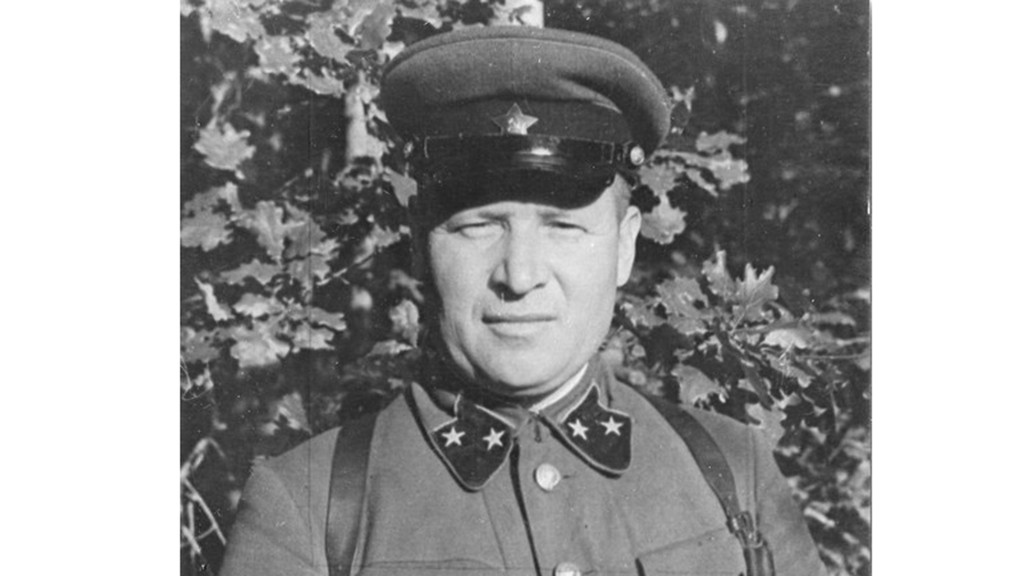 Жители Алтайского края Семенченко и Грязнов стали первыми Героями Советского Союза на ВОВ Фото №1