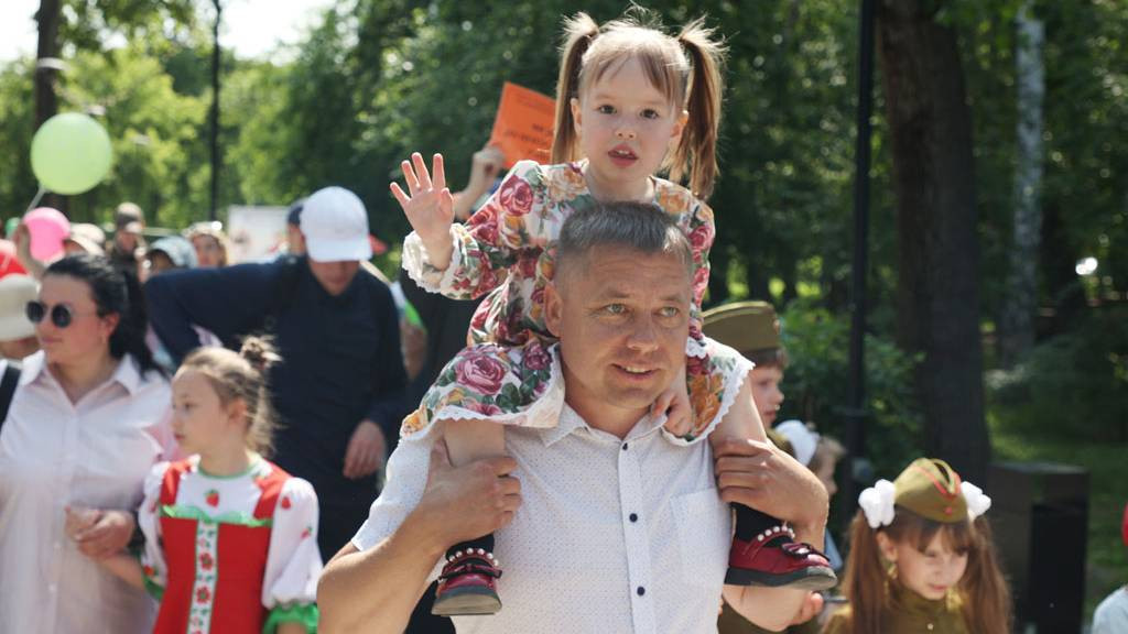 Виктор Томенко рассказал о поддержке многодетных семей в Алтайском крае Фото №1