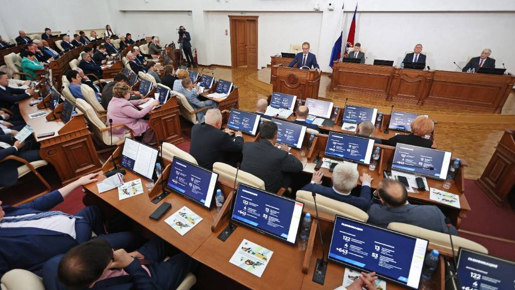 В 2025 году доходы и расходы бюджета Алтайского края увеличатся на 6 млрд рублей Фото №1