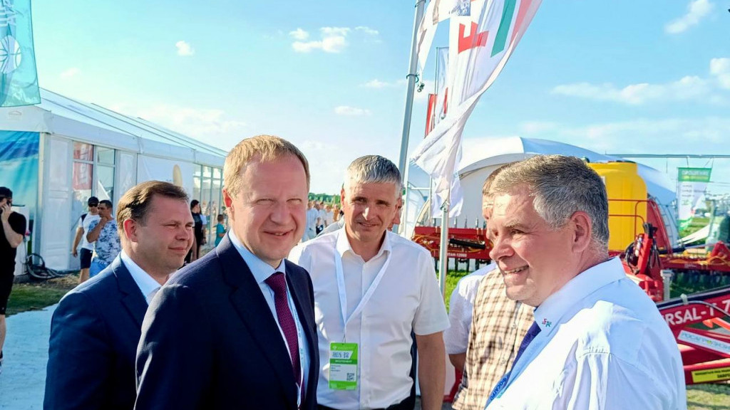 Виктор Томенко рассказал о результатах работы алтайской делегации на Всероссийском дне поля Фото №1