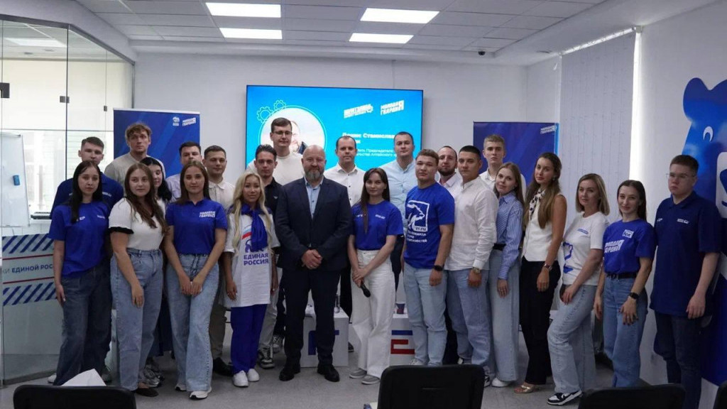 В Барнауле состоялась тренд-сессия федерального образовательного кадрового проекта «ПолитЗавод» Фото №1