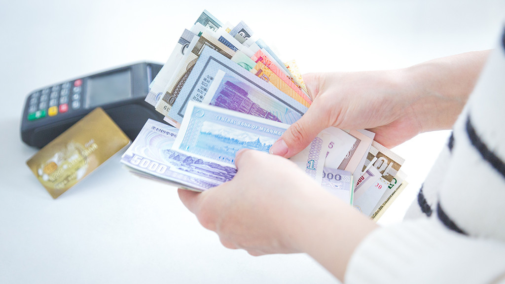 Фото: https://www.freepik.com/free-photo/pos-credit-card-settlement-instead-cash-settlement_1286210