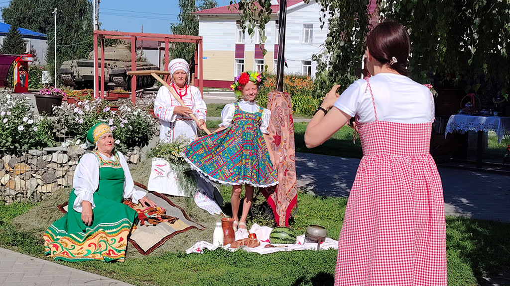Фотоакцию «Ходим в русском» провели в алтайском селе Фото №1
