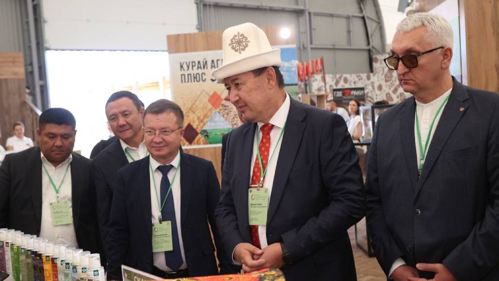Делегация Киргизской Республики работает «Дне сибирского поля–2025» Фото №1