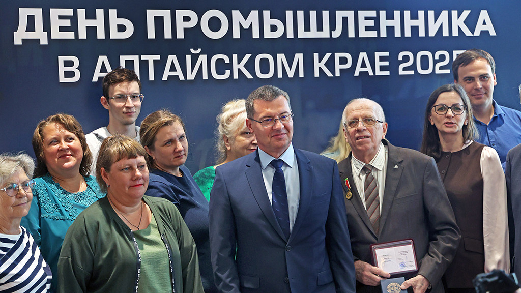 Локомотив экономики. Лучших промышленников Алтайского края отметили различными наградами Фото №2