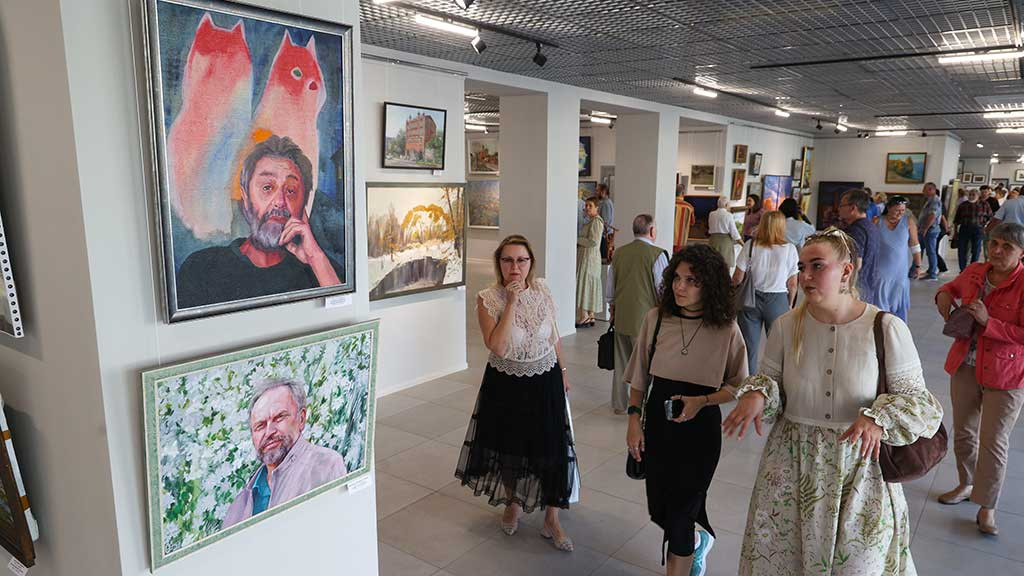 312 произведений живописи, графики, скульптуры и декоративного искусства можно увидеть на выставке в Барнауле Фото №1