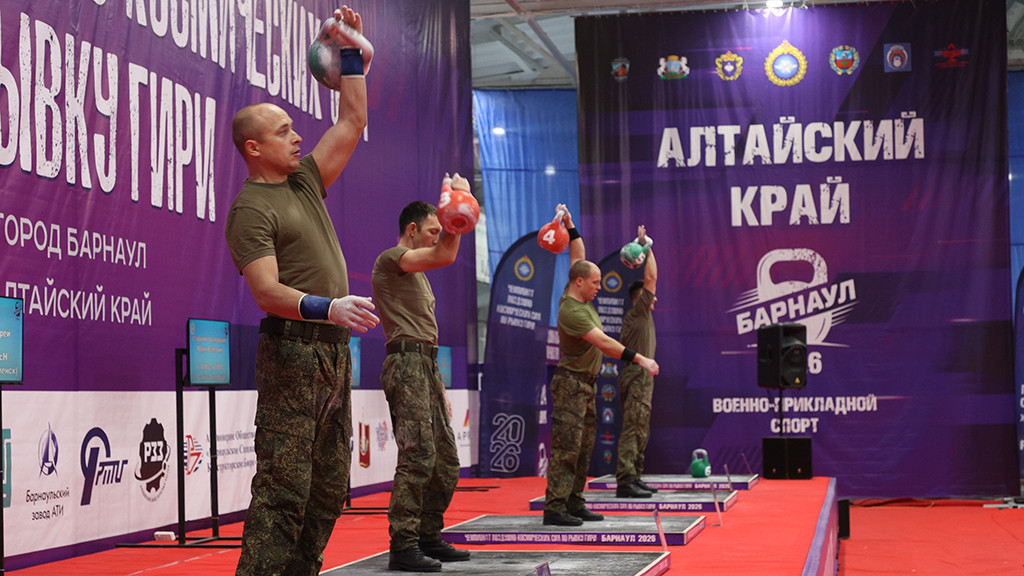 250 участников собрал в Барнауле чемпионат ВКС России по армейскому гиревому рывку Фото №1
