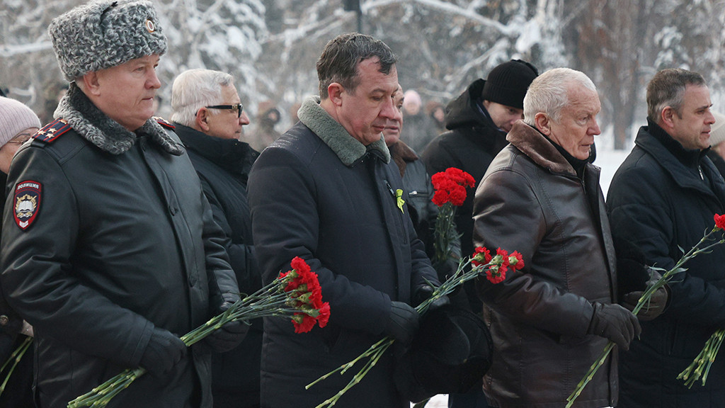 В Барнауле прошла памятная церемония, приуроченная ко Дню полного освобождения Ленинграда от блокады Фото №2