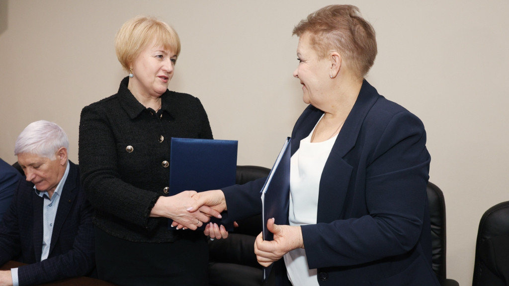 Полмиллиона за каждого ребенка будут платить работникам Барнаульского завода РТИ Фото №1