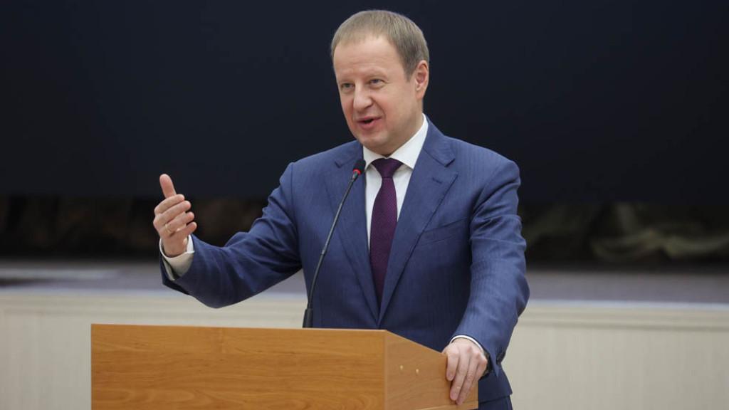 Губернатор Алтайского края Виктор Томенко начинает прием документов на должность главы Ребрихинского района Фото №1