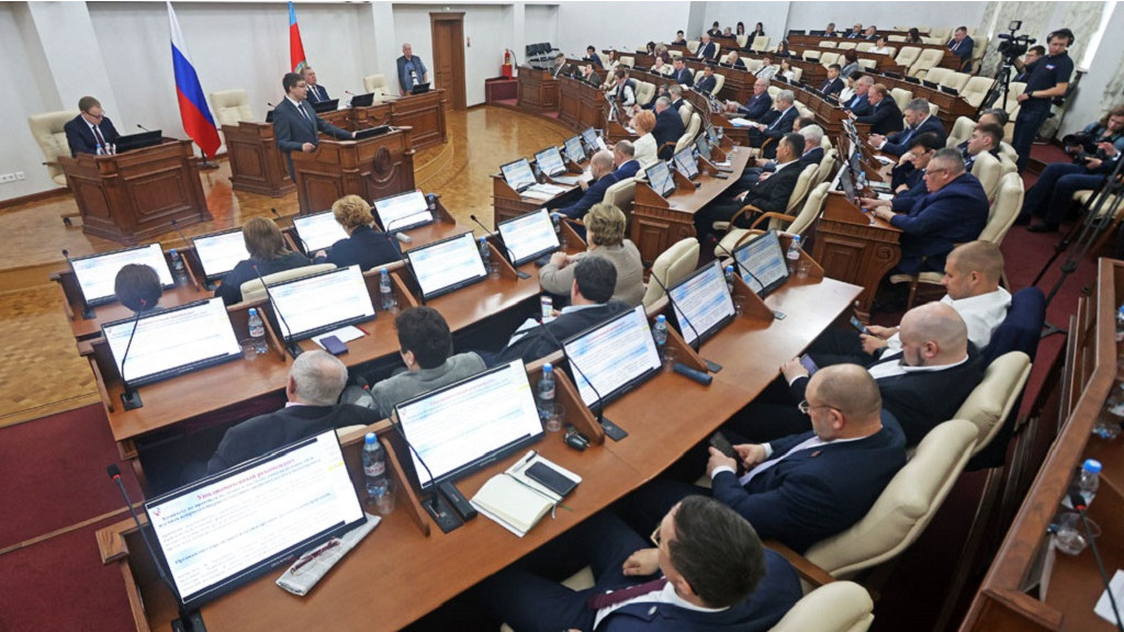 Депутаты АКЗС утвердили имена обладателей медали «За заслуги в развитии законодательства и парламентаризма» Фото №1
