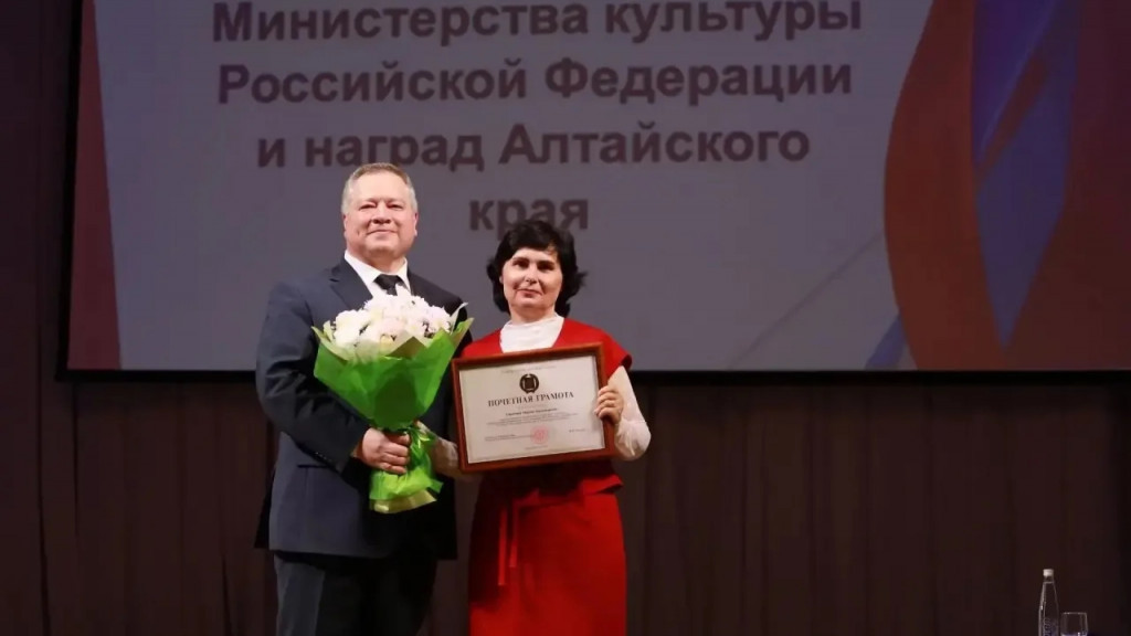 Алтайский край вошел в число лидеров в России по организации воспитательной работы в отрасли культуры Фото №1