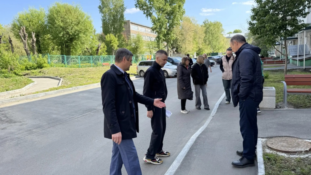 Власти Барнаула проверяют состояние дворов Фото №1