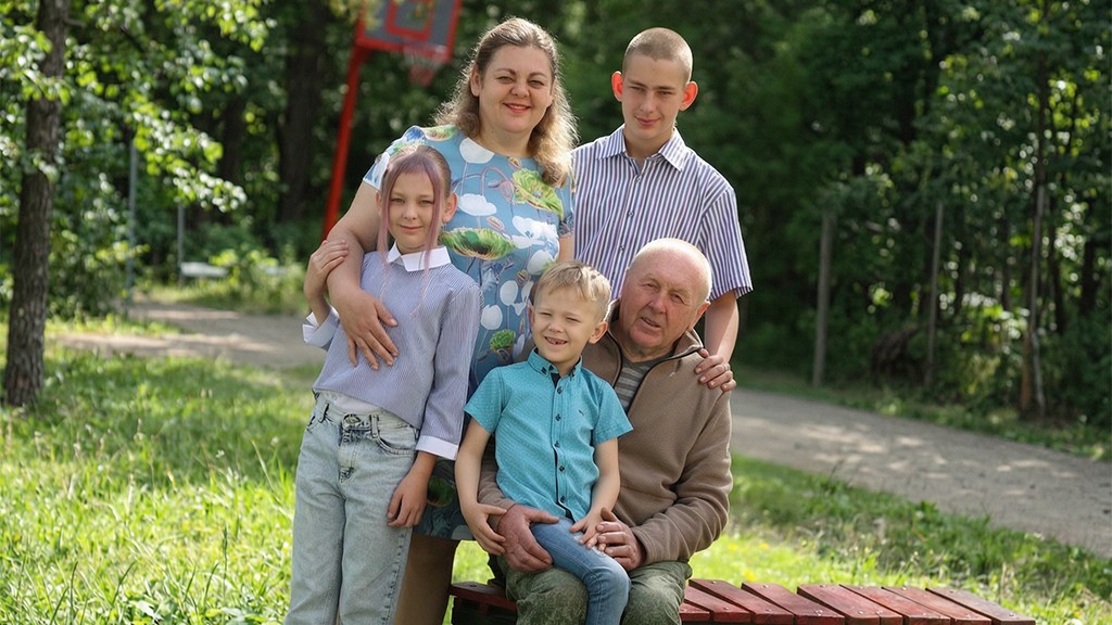 Глава многодетной семьи из Бийска отправился защищать Родину, пока родные помогают в тылу Фото №1