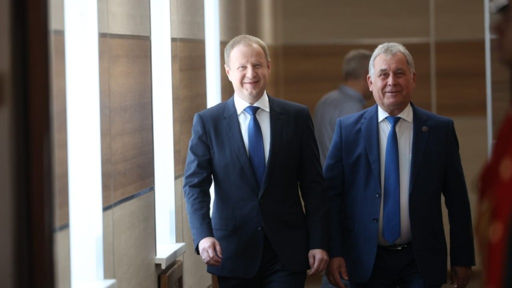 Виктор Томенко и Александр Романенко поздравили с Днем Воздушно-десантных войск Фото №1