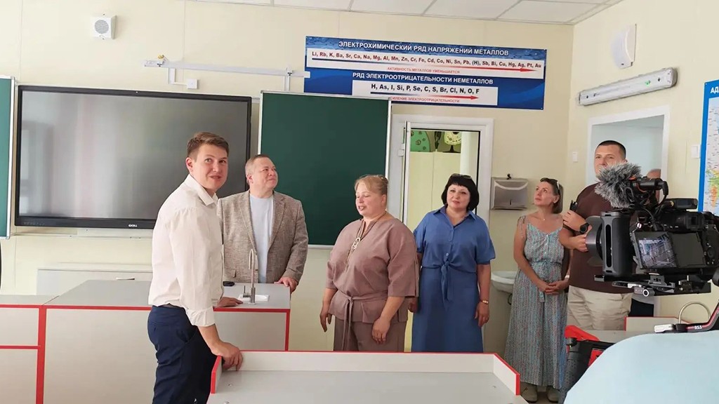 Кабинет за миллион. В Романовском районе открыли школу после капремонта Фото №1