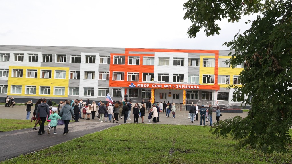Многодетные семьи Алтайского края могут обратиться за денежной выплатой на подготовку к школе. Фото №1
