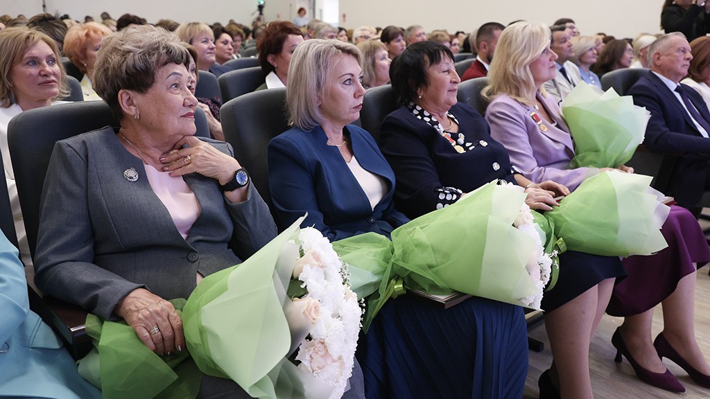 В Барнауле прошел традиционный августовский педагогический совет Фото №2