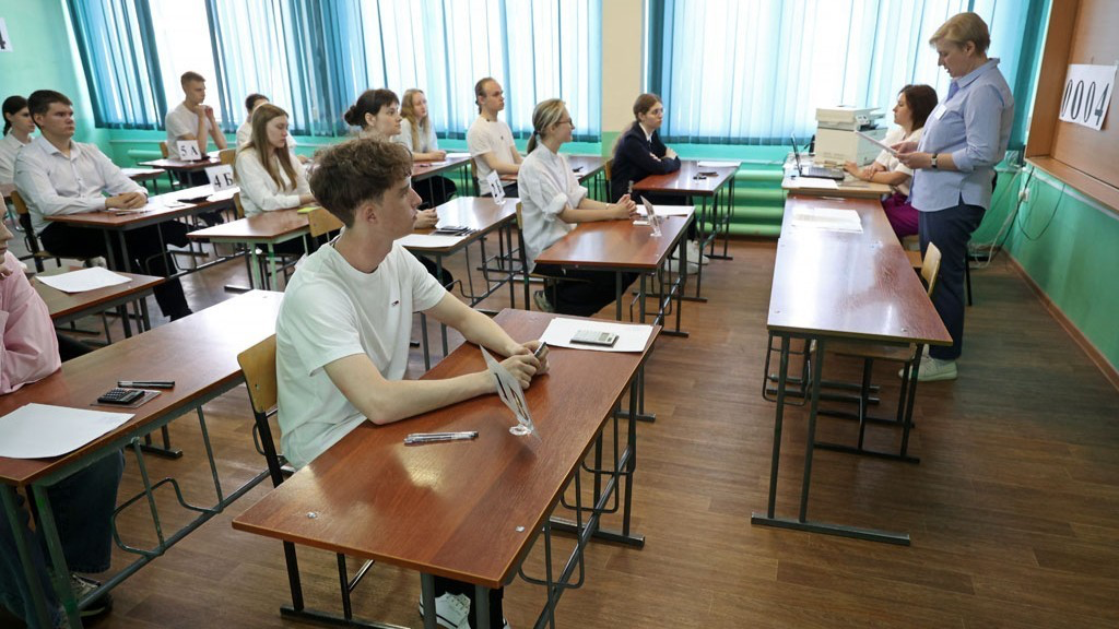 В Барнауле начался дополнительный период сдачи ОГЭ Фото №1